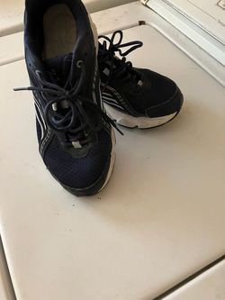 Ladies tenis shoes