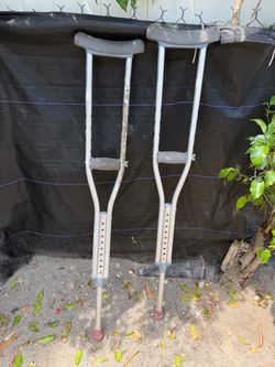 Adjustable Aluminum Underarm Crutches – Pair