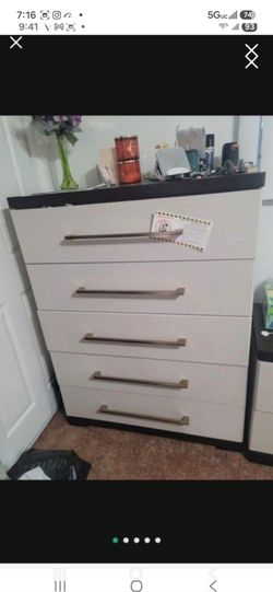 Bob's furniture Contempo ivory five Drawer Chest