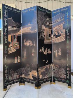 The black lacquered wood screen with four panel
