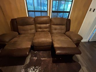 Couch w 2 recliners