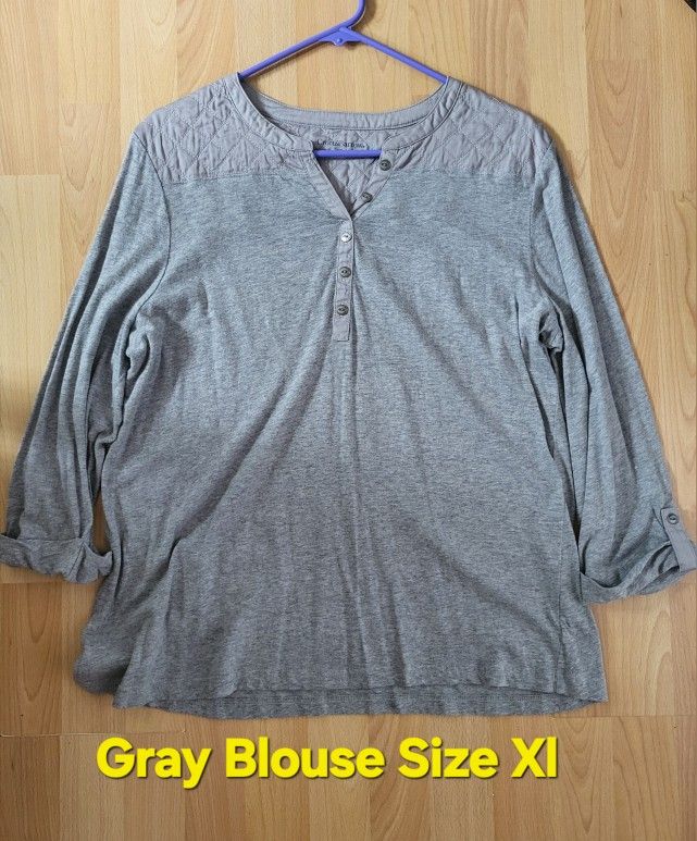 Women's Clothing Selling As A Bundle