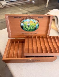 Vintage Joya de Nicaragua Wooden Cigar Box – Robustos – $50