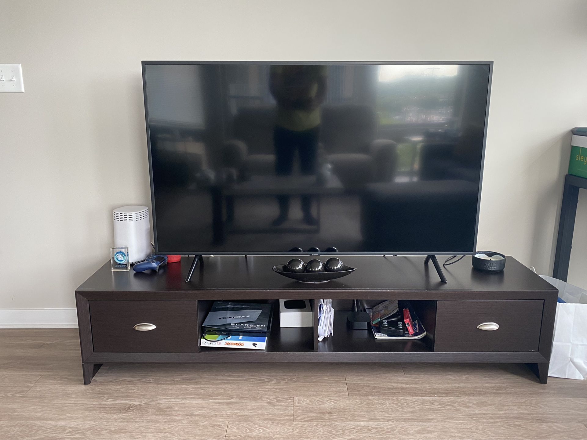 Samsung Smart TV 55 Inch With Wooden TV Console