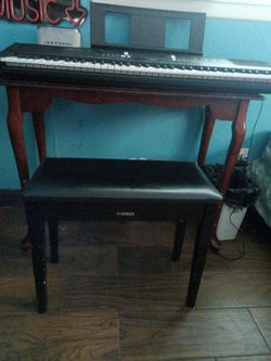 Piano bench