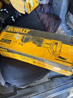 Dewalt DWE304 reciprocating saw