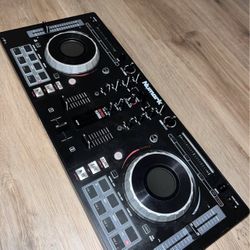 Numark Mixtrack Platinum DJ Controller