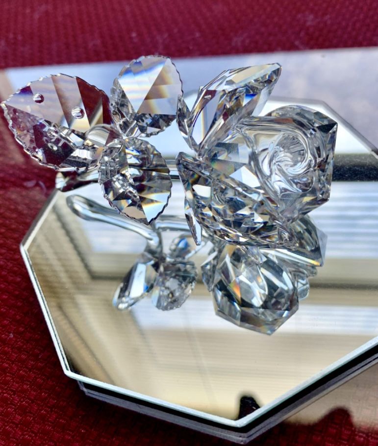 Swarovski Crystal “Exquisite Accents”, Large Clear Rose Figurine w dispay mirror