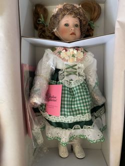 Paradise Galleries “Kelly” Musical Porcelain Doll – Premiere Edition by Patricia Rose