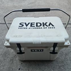 YETI Roadie 20 Cooler W/ Handle White Bear Resistant - Discontinued
