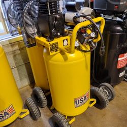 Dewalt 25 gallon air compressor oil lubbed new