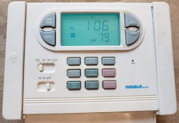 Hunter 44550 Auto Save 7-Day Programmable Thermostat