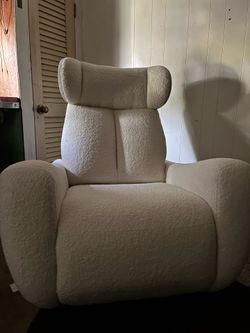 SwanSing Power Recliner Chair from Aliving, featuring white bouclé upholstery and a zero gravity