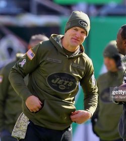 Brand New Nike NFL New York Jets Salute to Service Therma Pullover Hoodie Men's Medium