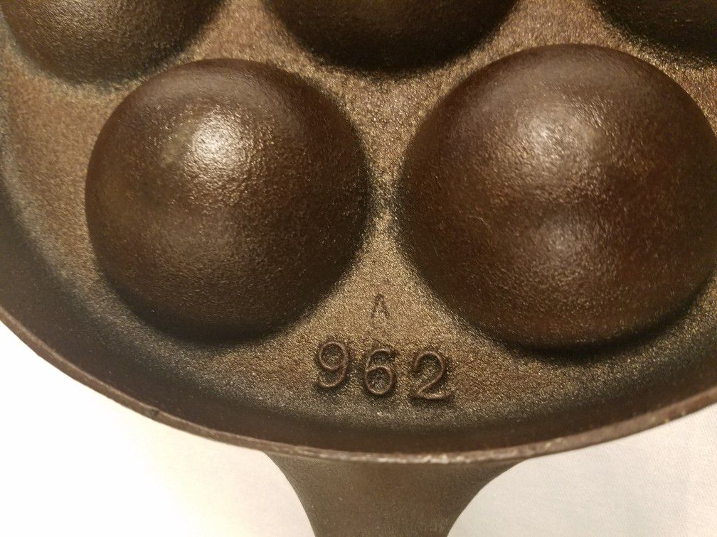Antique Griswold No 32 (962) Cast Iron Aebleskiver Danish Cake Pan