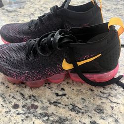 Nike Size 8 women’s Vapor max