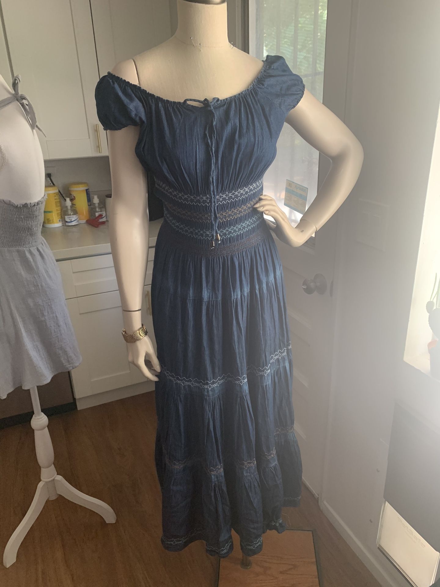 Lapis peasant Denim dress - www.disolcolor.com