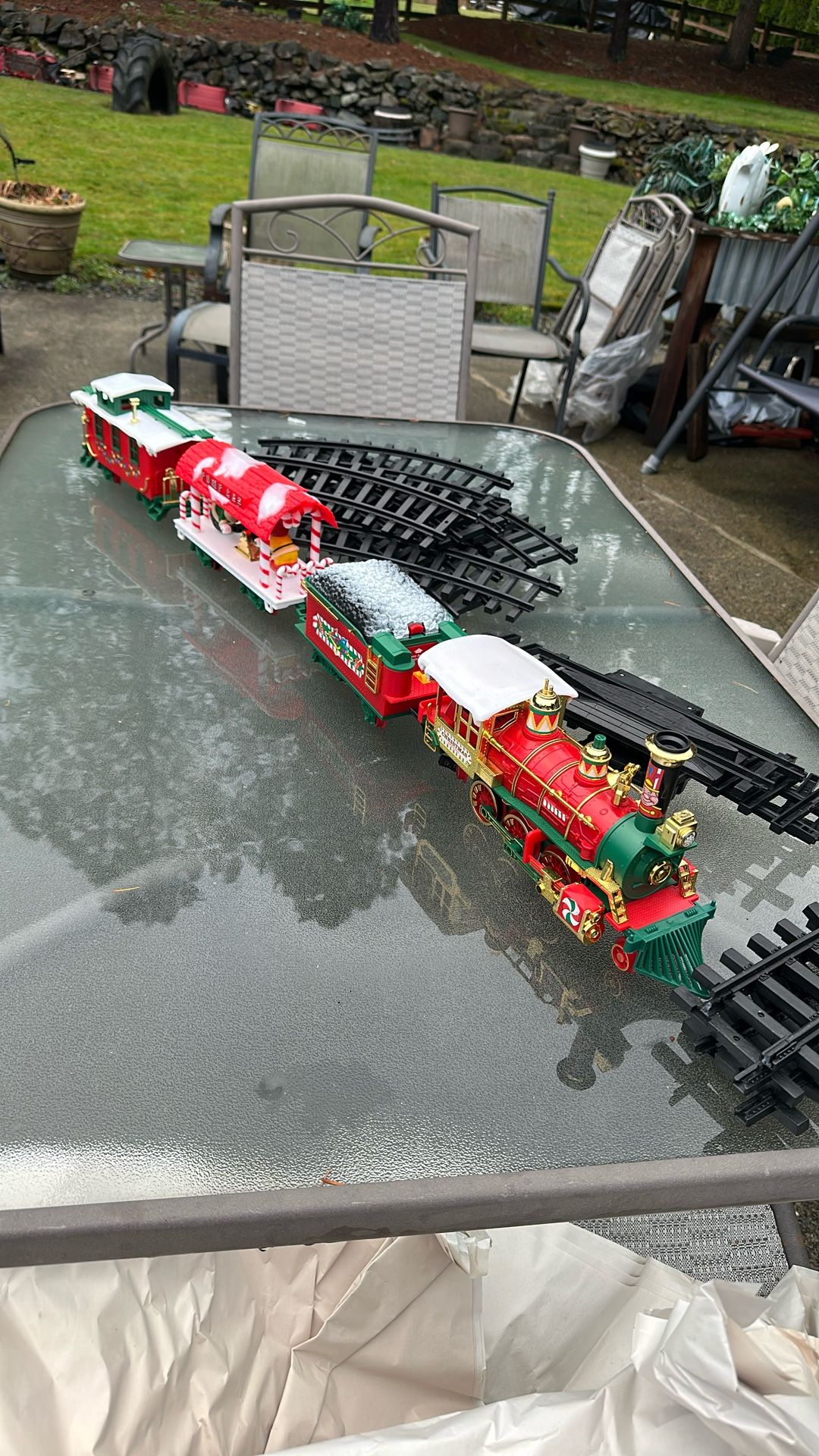 Train Set. Four Cars: Lots Of Track