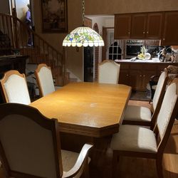 Comedor De Seis Sillas Con Vitrina 