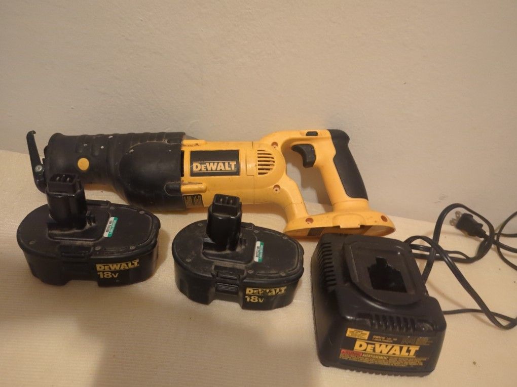 DeWalt 18 Volt Sawzall With Extra Battery And Charger