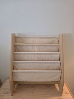 Kids Montessori bookshelf