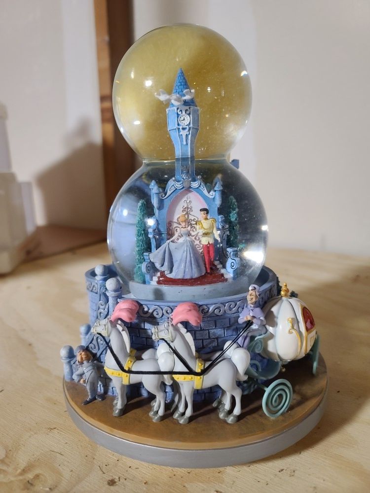 Disney Cinderella Snowglobe