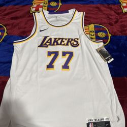 Luka Dončić - Lakers White Jersey - SIZE XL 