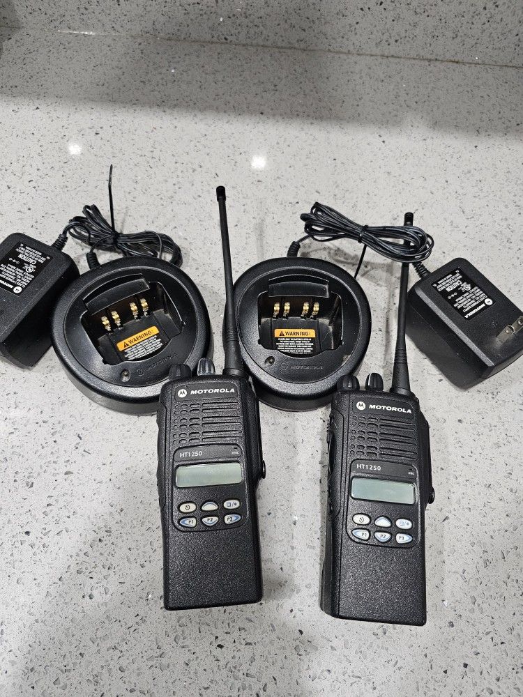 Lot of 2 MOTOROLA HT1250 UHF 403~470 MHz 4W 128CH Two Way Radios-BLack