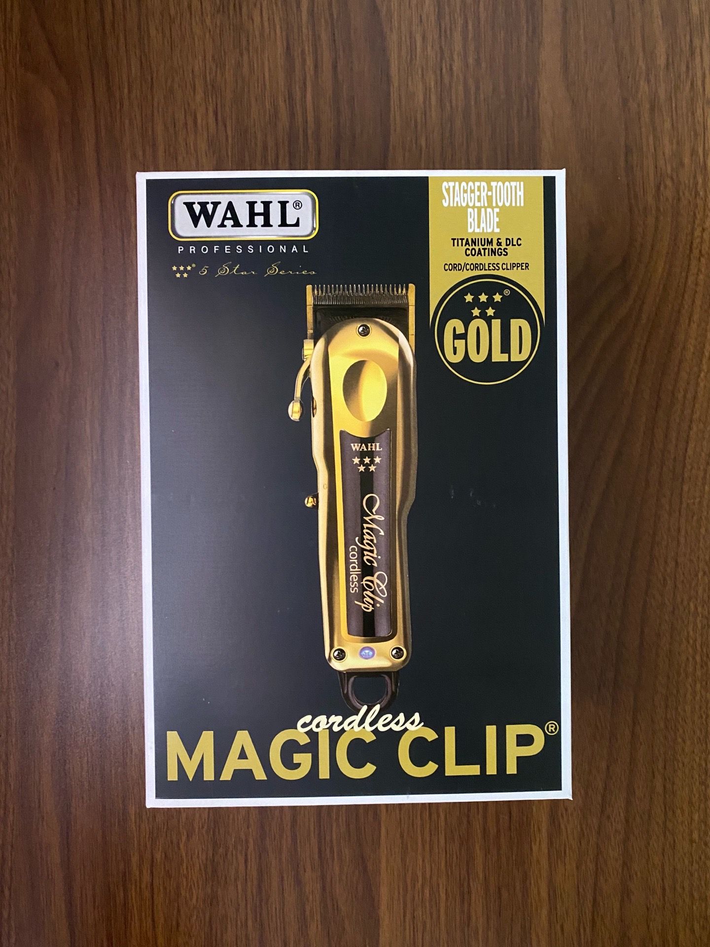 Wahl Professional 5 Star Gold Cordless Magic Clip with Charging Stand (8148-700)