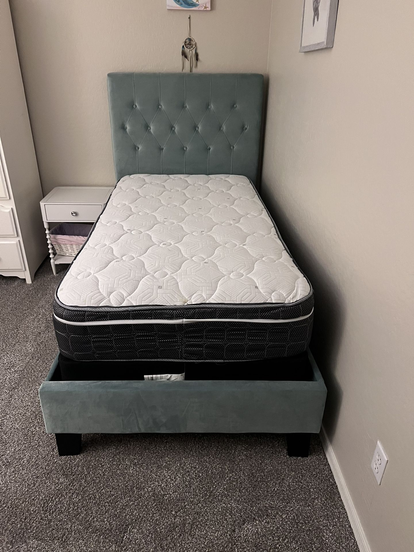 Upholstered Twin bed with tufted headboard in like new condition