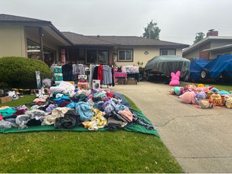 Huge yard sale( address in description👇🏻👇🏻)