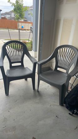 Set of 2 Gray Plastic Outdoor Chairs