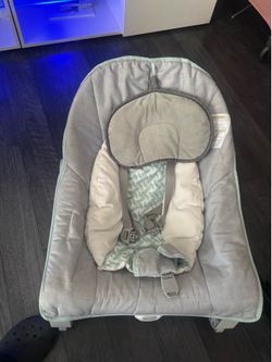 Blue/gray/green vibrating infant seat