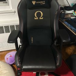 Secretlab Omega (2020)