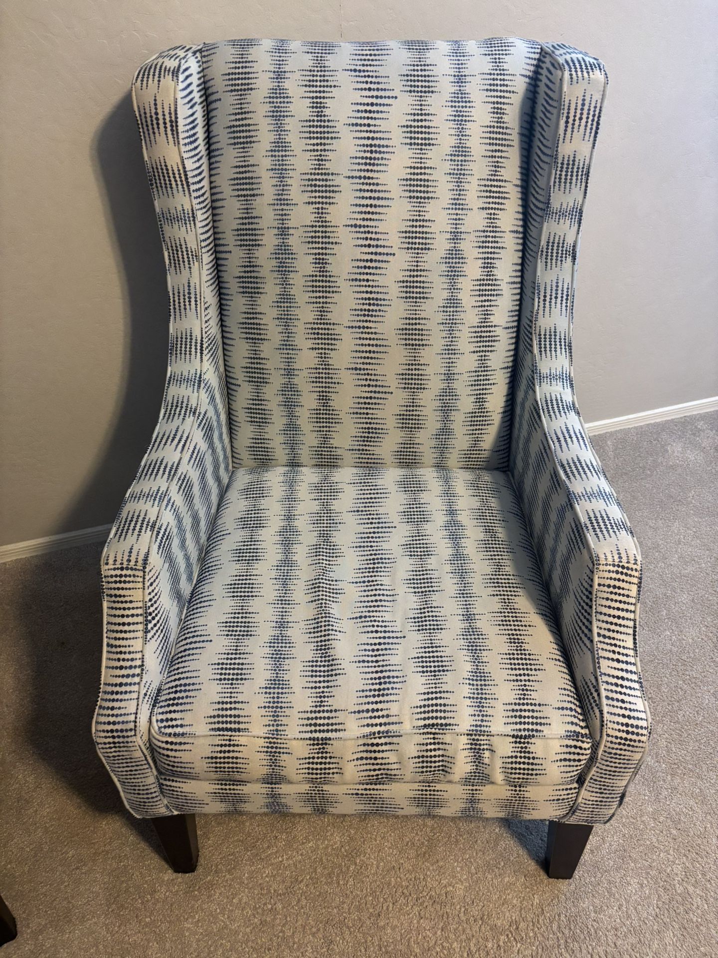 Set of 2 Modern Accent Armchairs – Blue & Cream Pattern