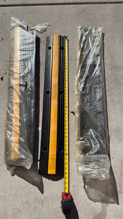 VEVOR 4 Pack of 1 Channel Rubber Cable Protector Ramps Heavy Duty 22046Lbs Load Capacity Cable Wire Cord Cover Ramp Speed Bump Driveway Hose Cable Ram