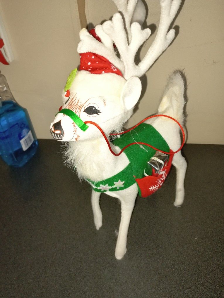 2007 Snow White Color Annalise Rain deer