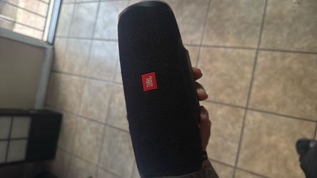 JBL charge 4