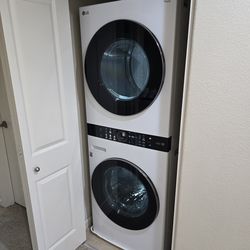 LG WashTower with Center Control