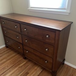 High Quality Solid Wood Dresser - Great condition!