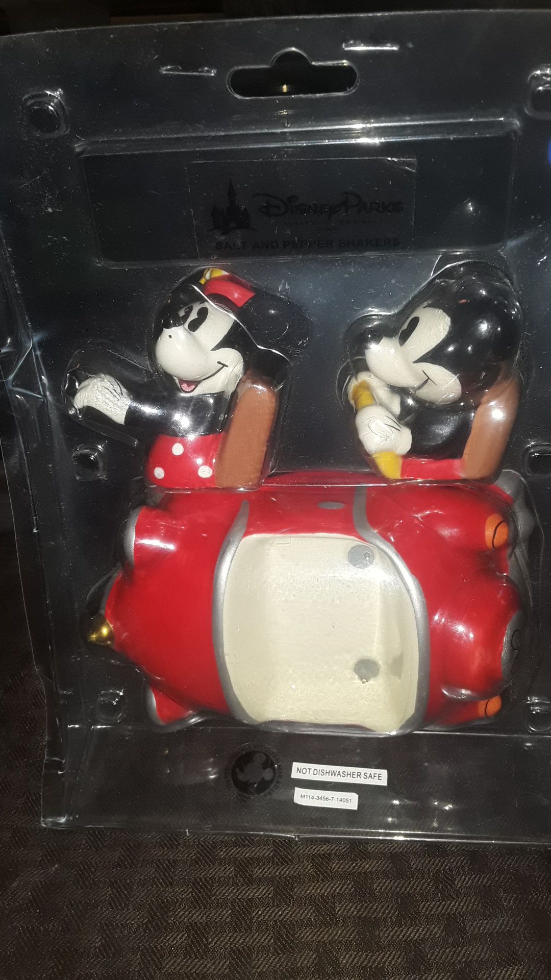 DISNEY PARK COLLECTABLE SALT & PEPPER SHAKERS MICKEY/ MINNIE MOUSE WITH CAR HOLDER NEW IN PACKAGE