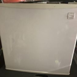  Ken more Mini Fridge 