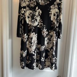 Large Black And White Dress With Pockets