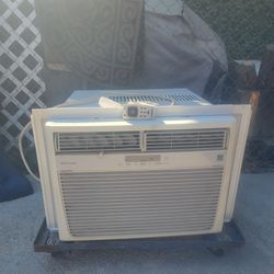 Frigidaire 18,500 BTU Air Conditioner With Remote