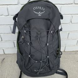 🎒 Osprey Quasar 28L Backpack – Black / Green – 19” – Excellent Condition
