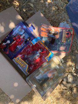 Toys / Action Figures : Lot