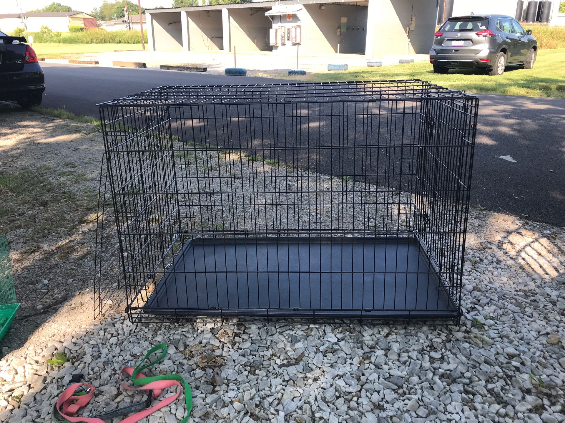 XL kennel w/ divider n slide out tray