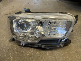 Toyota Tacoma Headlight 2016 2017 2018 2019 2020 2021 Passenger