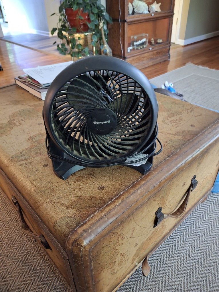 11x10 Honeywell Portable Fan