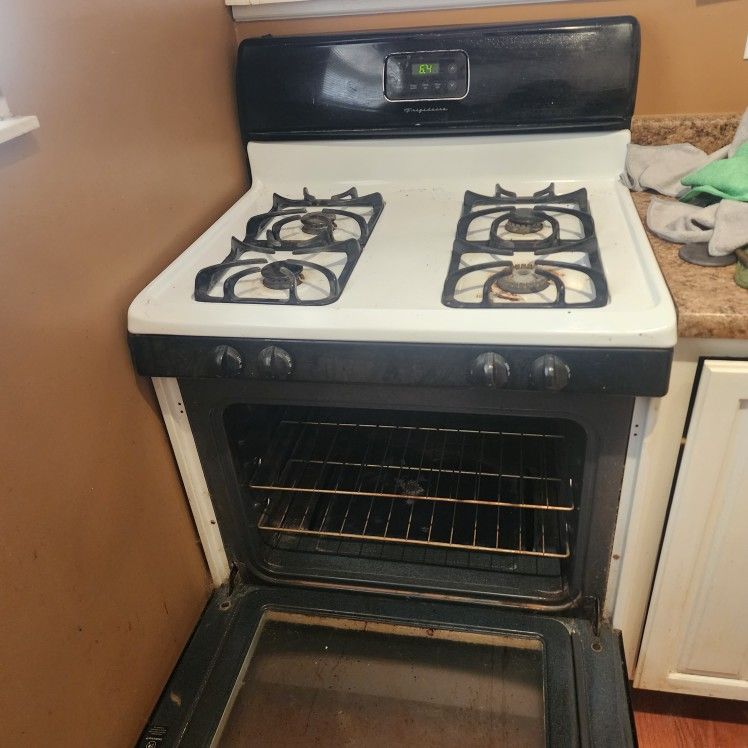 Frigidaire Gas Stove Digital Everything Work Clock Everything It's An Excellent Condition Maybe Need A Little Bit Wiper Now